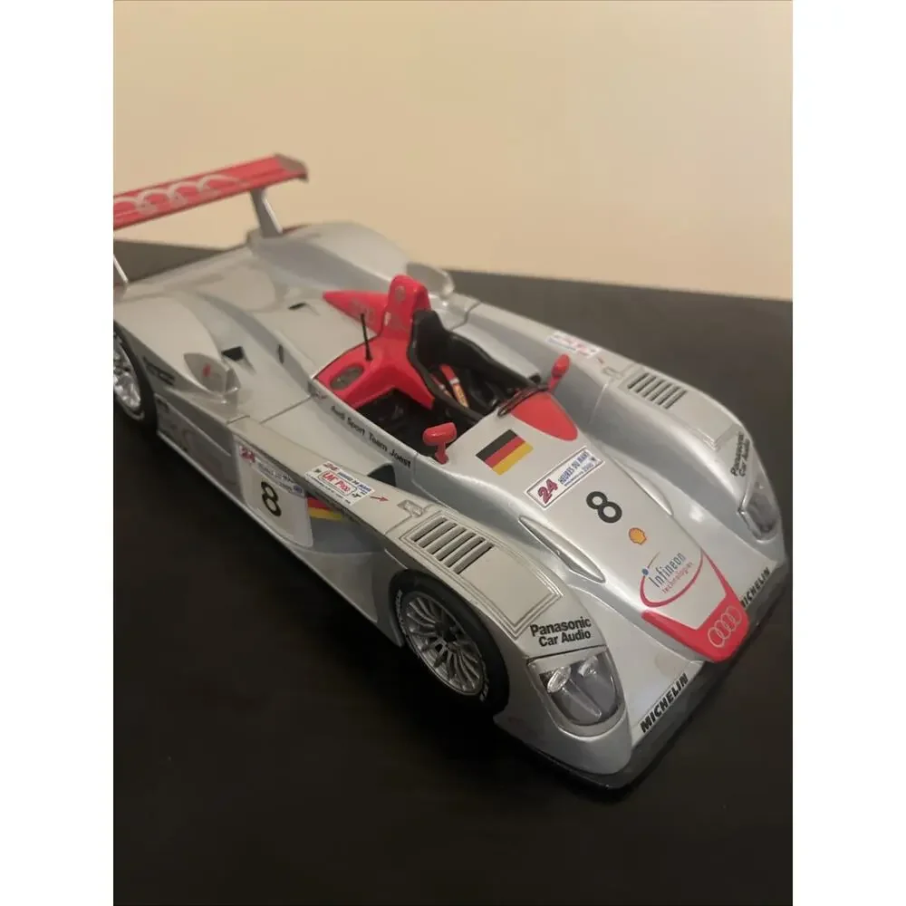 Audi R8 le Mans-Sieger 2000 Team Joest #8 Maisto 1:18 Scale Collectible Car